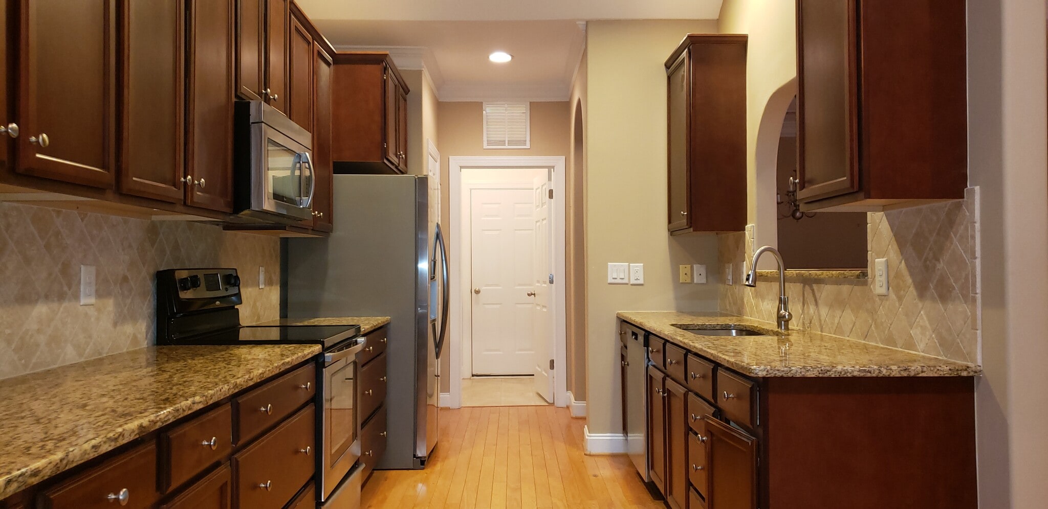 Building Photo - 315 St Nicholas Trl