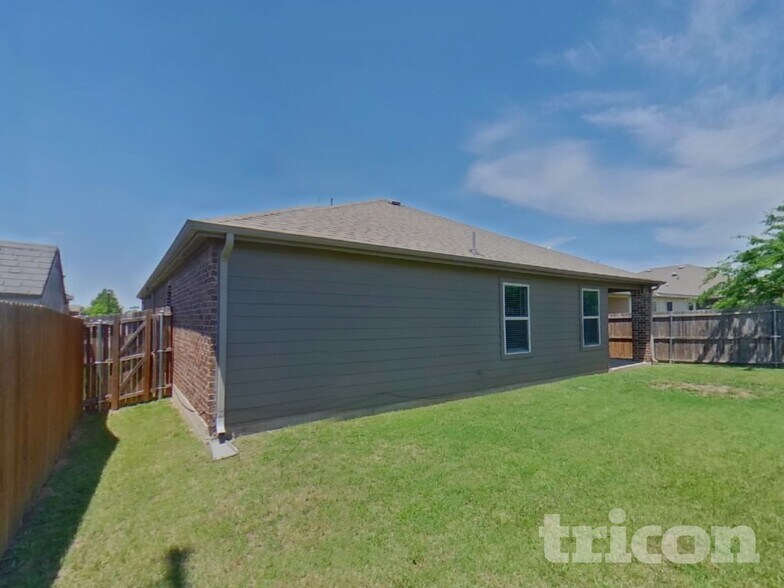 Building Photo - 1062 Churchill Dr