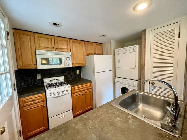 Building Photo - 107 Herbert St