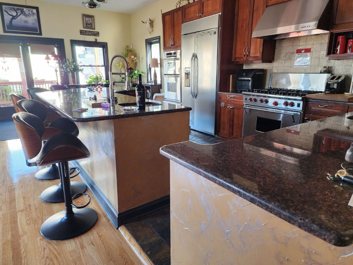 kitchen - 3457 N Kedzie Ave