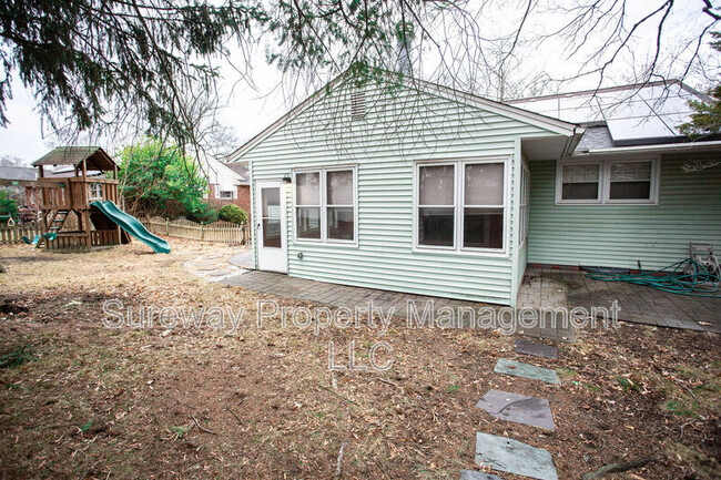 Building Photo - 841 Grove St