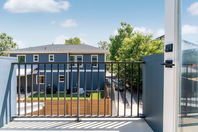 Building Photo - 1102 1/2 Tillery Street, Unit 2