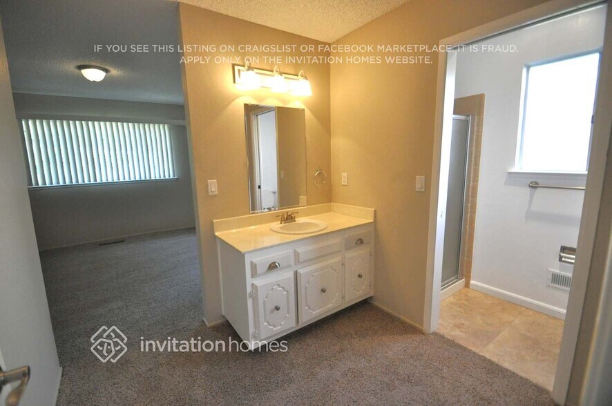 Building Photo - 2425 Grimsby Dr