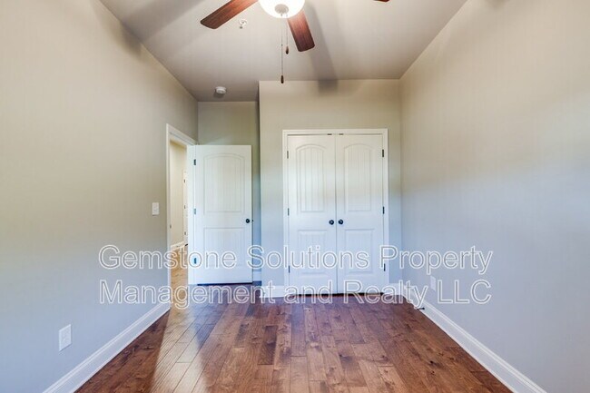 Building Photo - 1664 Hampshire Pl