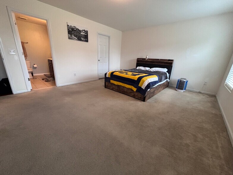 Building Photo - 412 Vinicio Dr