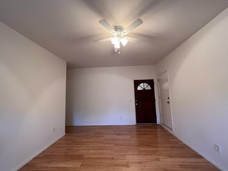 Building Photo - 4242 La Salle Ave