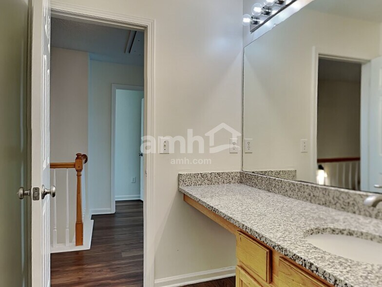 Building Photo - 6527 Forest Cross Dr