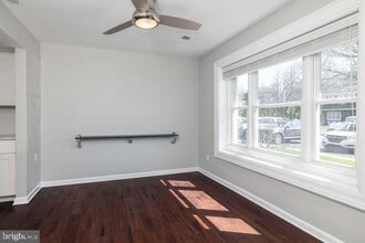 Building Photo - 3206 Emerald Pl