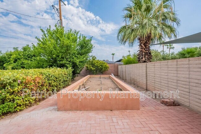 Building Photo - 7024 E Orange Blossom Ln