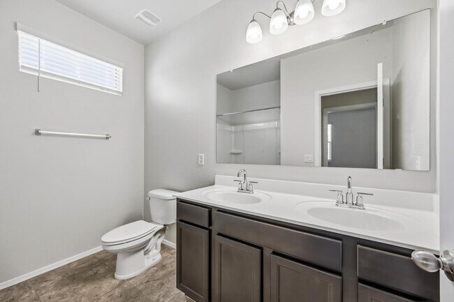 Building Photo - 1033 W Avalon Canyon Dr