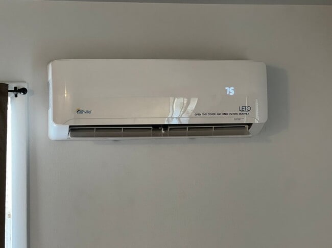 Building Photo - 429 E Pine St