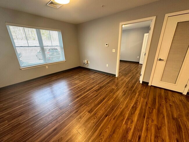 Building Photo - 52 E Ridge Dr
