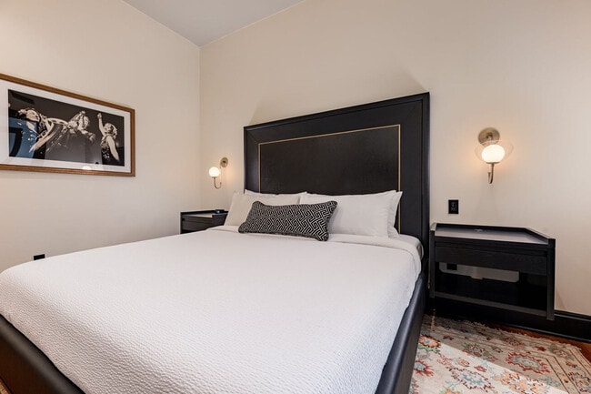 Building Photo - 1011 Canal St