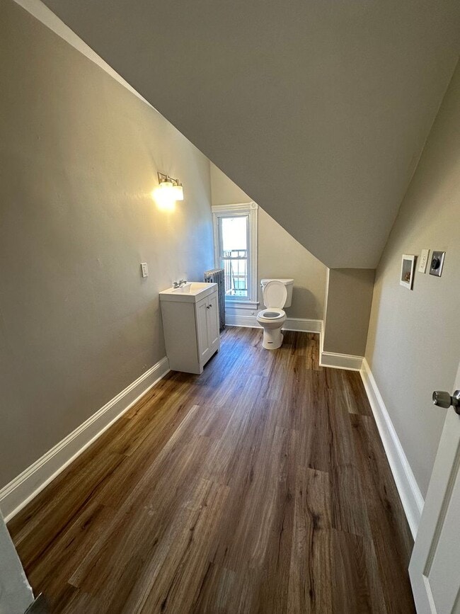 Building Photo - 3 N Wells Ave