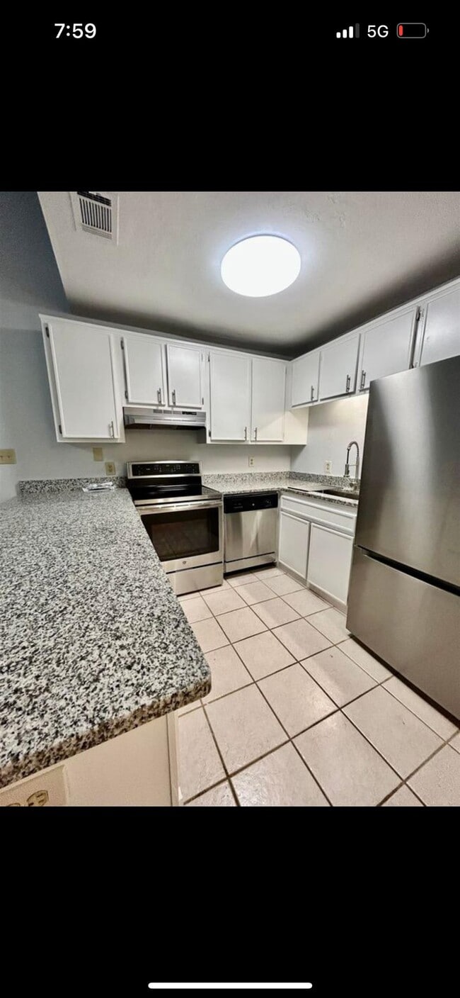 Building Photo - 989 Sutor Rd