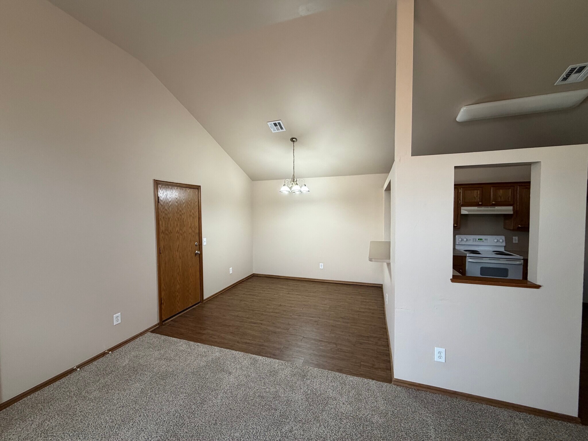 Building Photo - 2805 SE 89th Ter