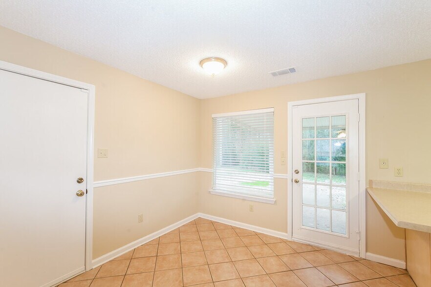 Building Photo - 6867 Brady Hill Dr