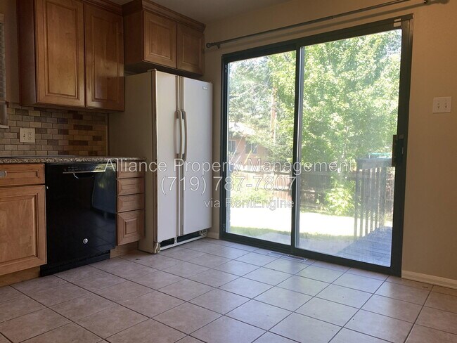 Building Photo - 1345 Pike Dr