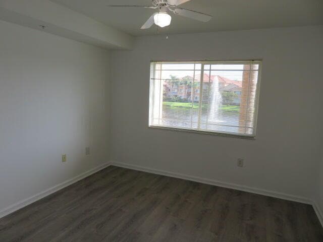 Building Photo - 181 SW Palm Dr