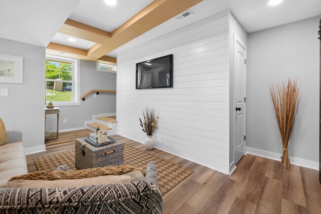 Building Photo - Newly renovated 4 bed 2.5 bath, located in heart of downtown Wilmington