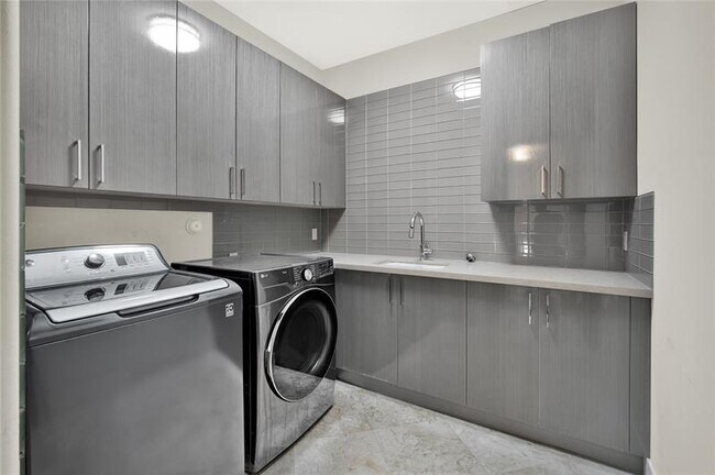Building Photo - 425 N Ocean Blvd