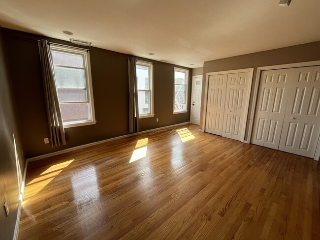 Building Photo - 949 Dorchester Ave