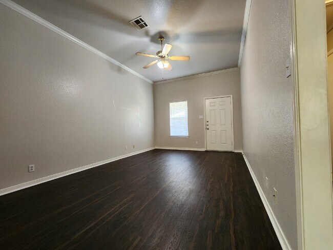 Building Photo - Act fast! Don't let this opportunity slip by. Contact us today to schedule your showing!