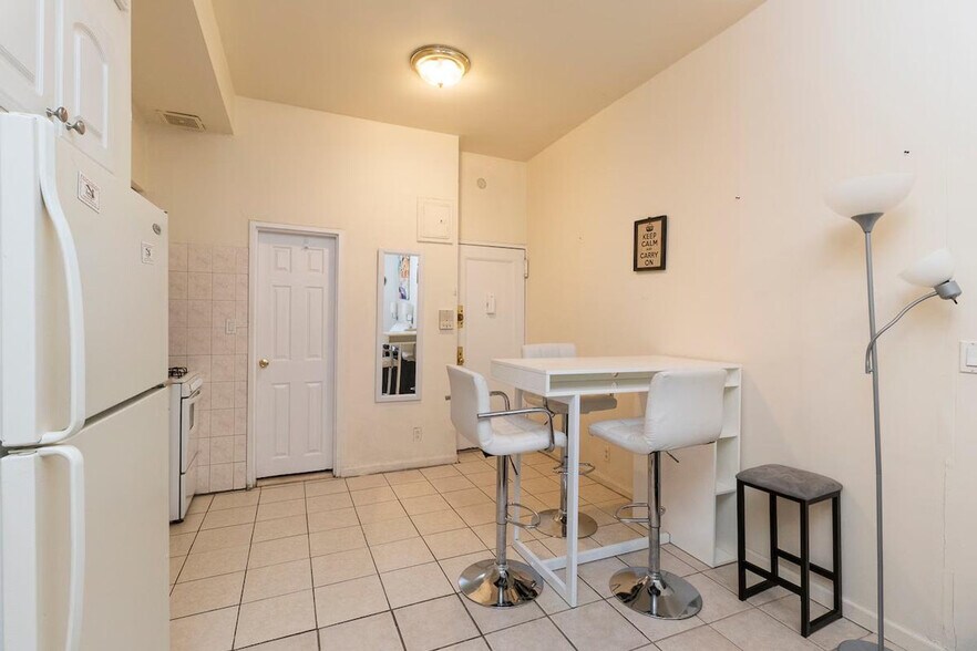 Building Photo - 1540-1552 1st Avenue-SI ID1032061P