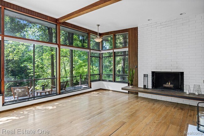Building Photo - 3954 N Ellamae Rd