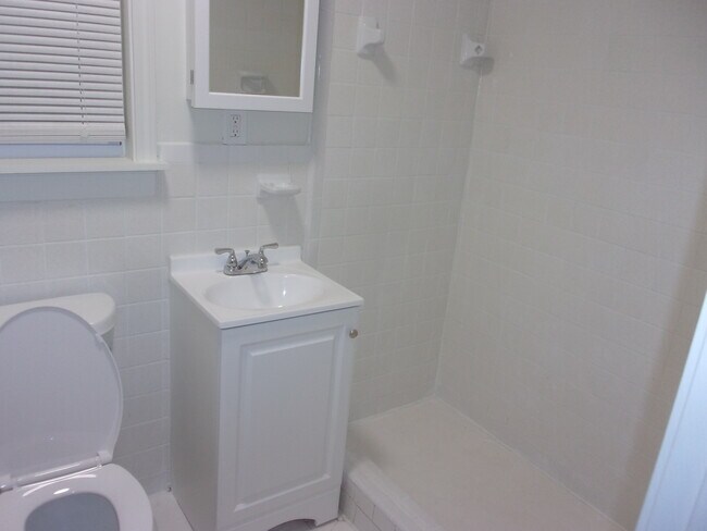 Building Photo - 2796 Flora Ave