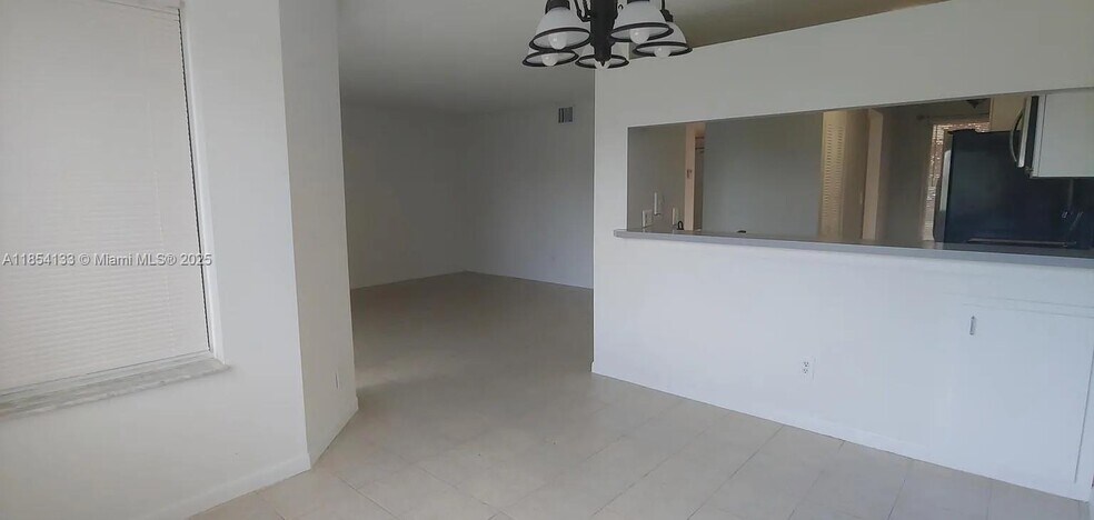 Building Photo - 1069 Coral Club Dr