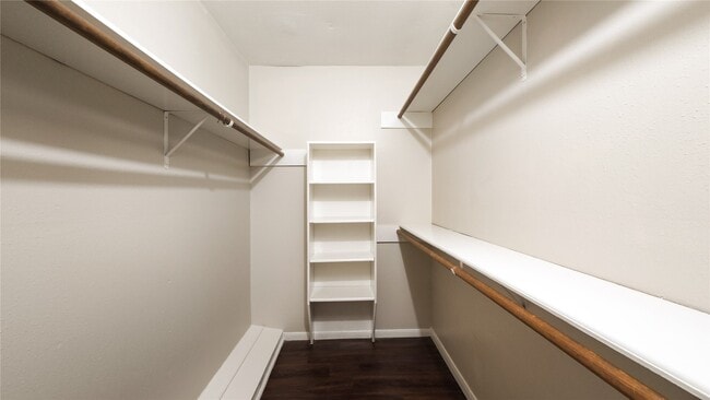 Building Photo - 2027 Whispering Springs Dr