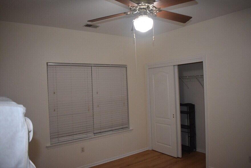 Building Photo - 815 Dominick Ct