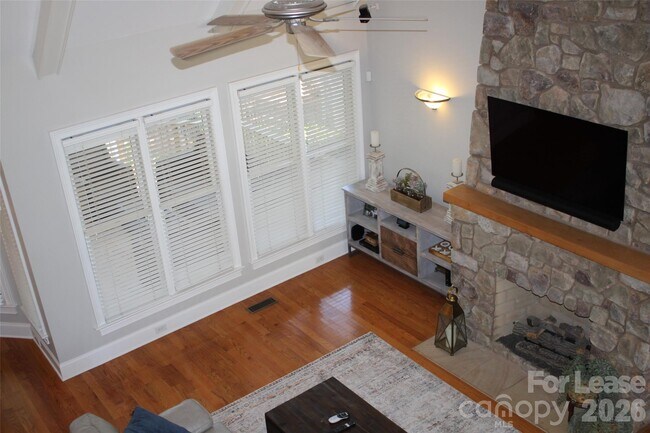 Building Photo - 17404 Summer Pl Dr