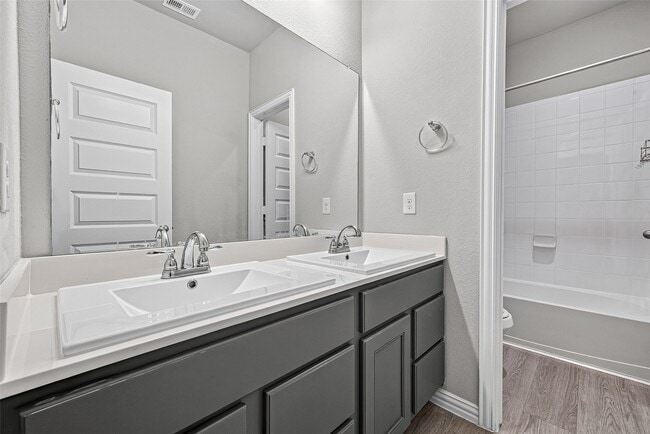 Building Photo - 6506 Tiburon Lakes Dr