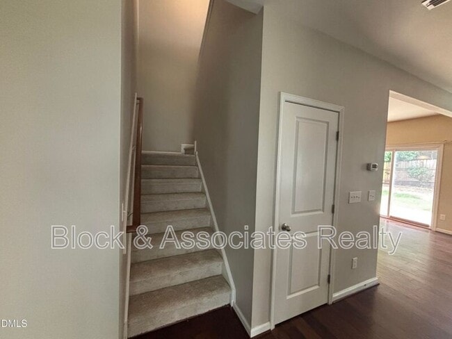 Building Photo - 4 White Spruce Ct