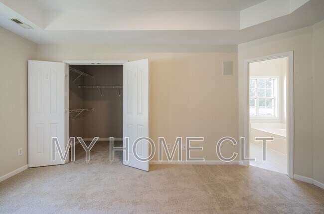 Building Photo - 15012 Rothesay Dr