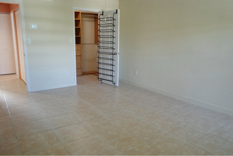 Building Photo - 1615 West Ave