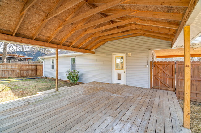 Building Photo - 331 Sarvis Dr