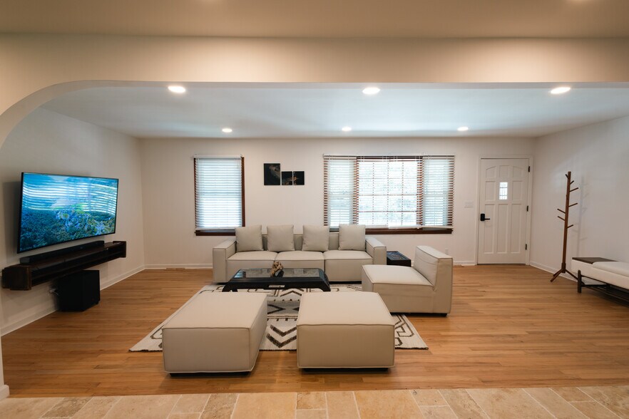 Building Photo - 1585 Secessionville Rd