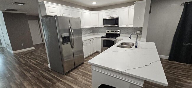 Building Photo - 2055 Dodge St
