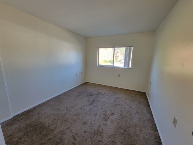 Building Photo - 1153 Lake Victoria Dr