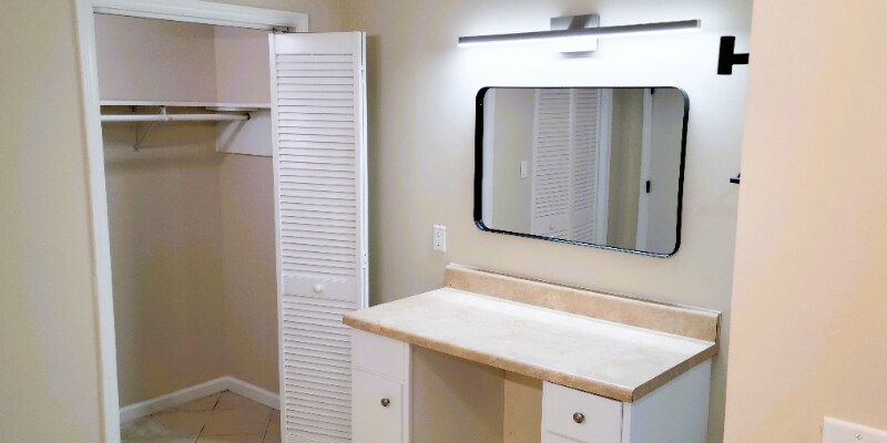 Building Photo - 1542 E Perry St