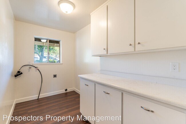 Building Photo - 4 br, 2 bath House - 2850 Paseo Robles