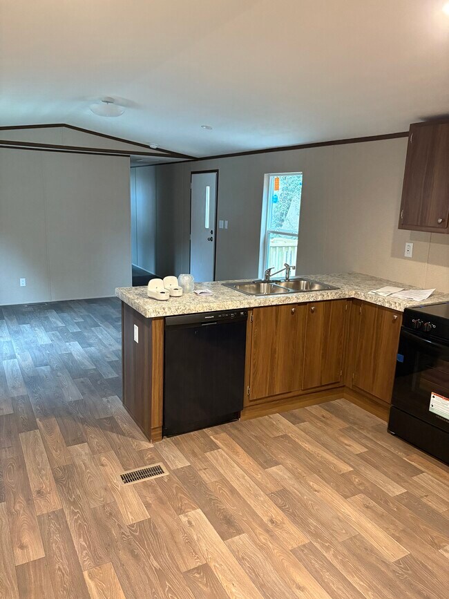 Building Photo - 7214 Comstock Cove