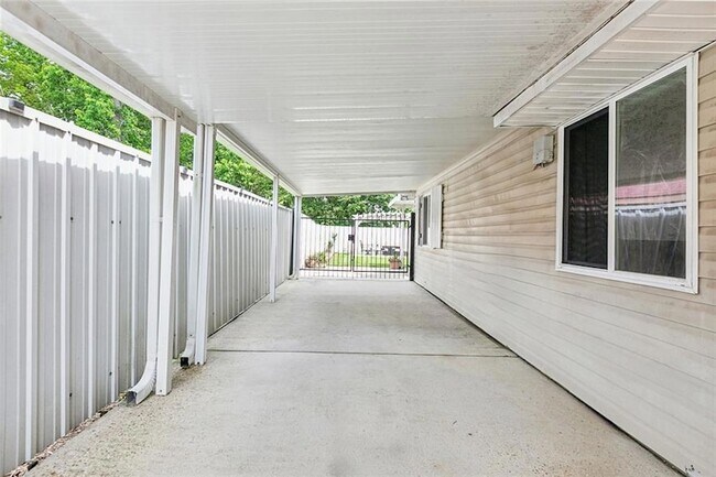 Building Photo - 2930 Laurie Ln