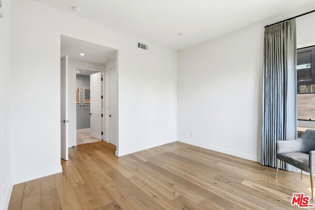 Building Photo - 1041 N Spaulding Ave