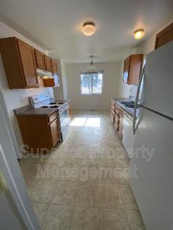 Building Photo - 623 W 2nd St