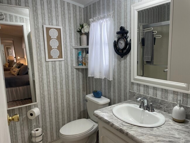 Building Photo - 16300 Pine Ridge Rd