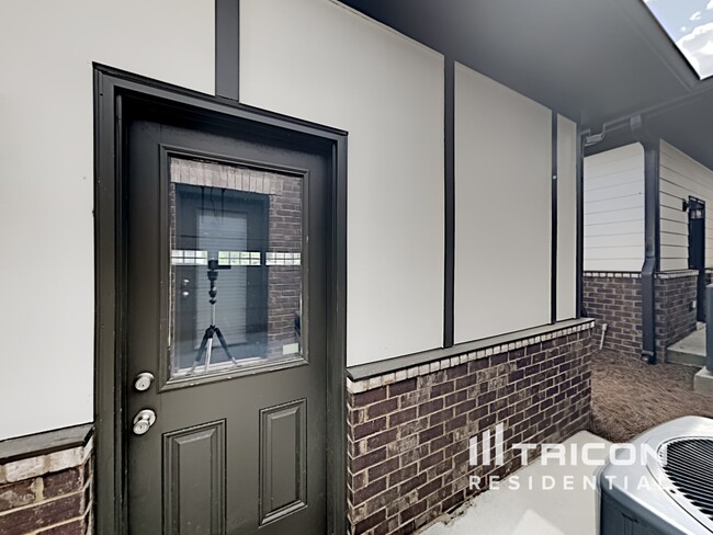 Building Photo - 1236 Hillwood Private Cove